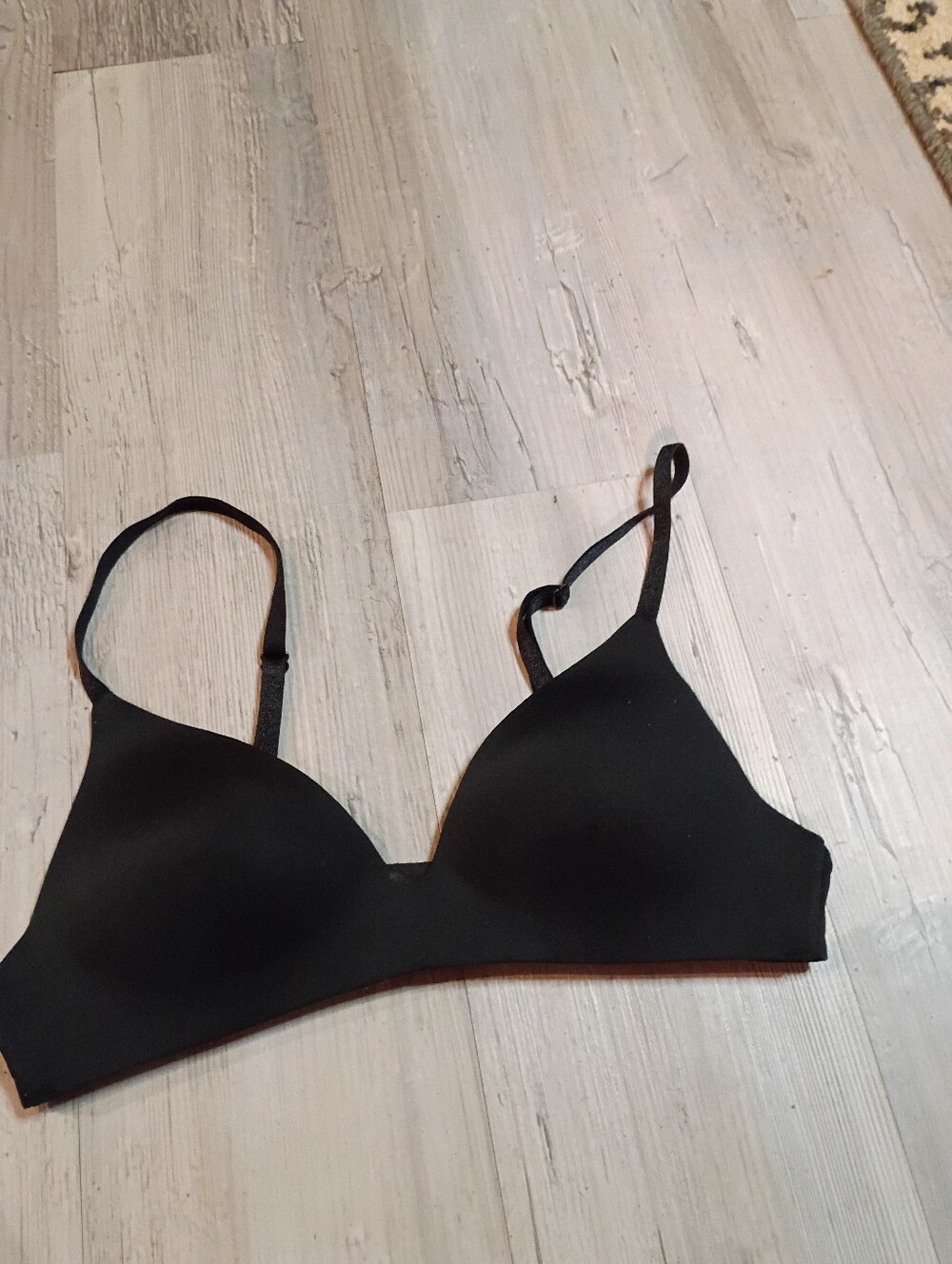 Victoria Secret - Picture 2 of 4